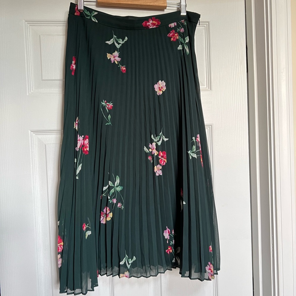 Ann Taylor green pleated floral midi skirt | Size 10